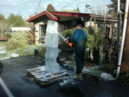 Ice Cold Bothell'sIce Carver David Westberg Shows Some Skills