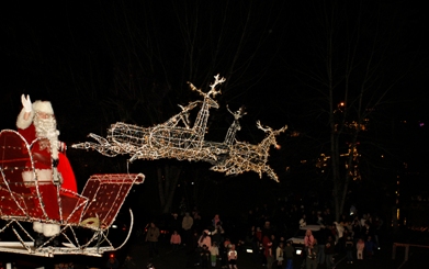 Santa is Arriving at Country Village December 9,2011